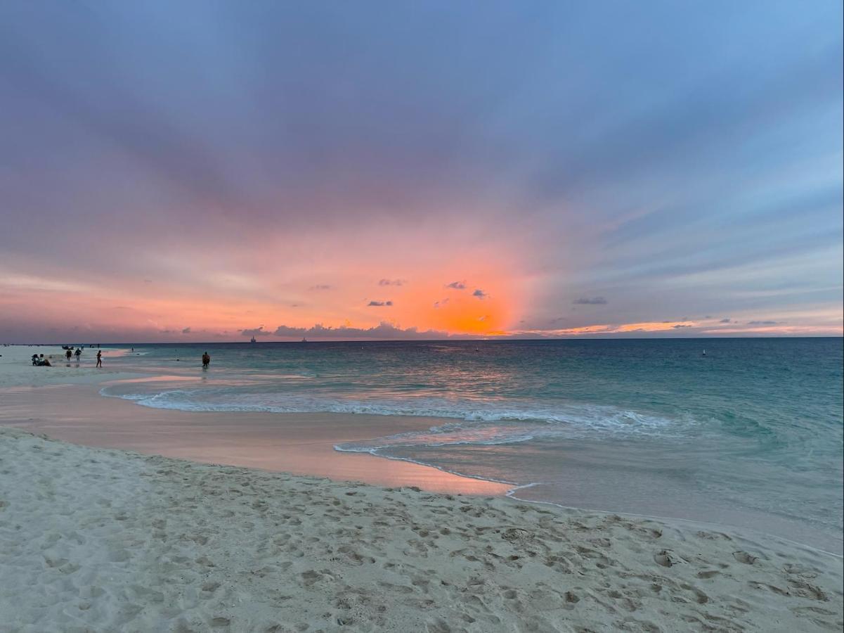 Luxury Ocean View Condo @ Aruba'S Palm Beach Exterior foto